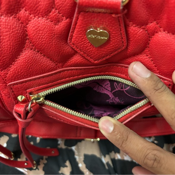 Betsey Johnson Red Heart Shape Quilted Bag with Gold hardware - Picture 12 of 12